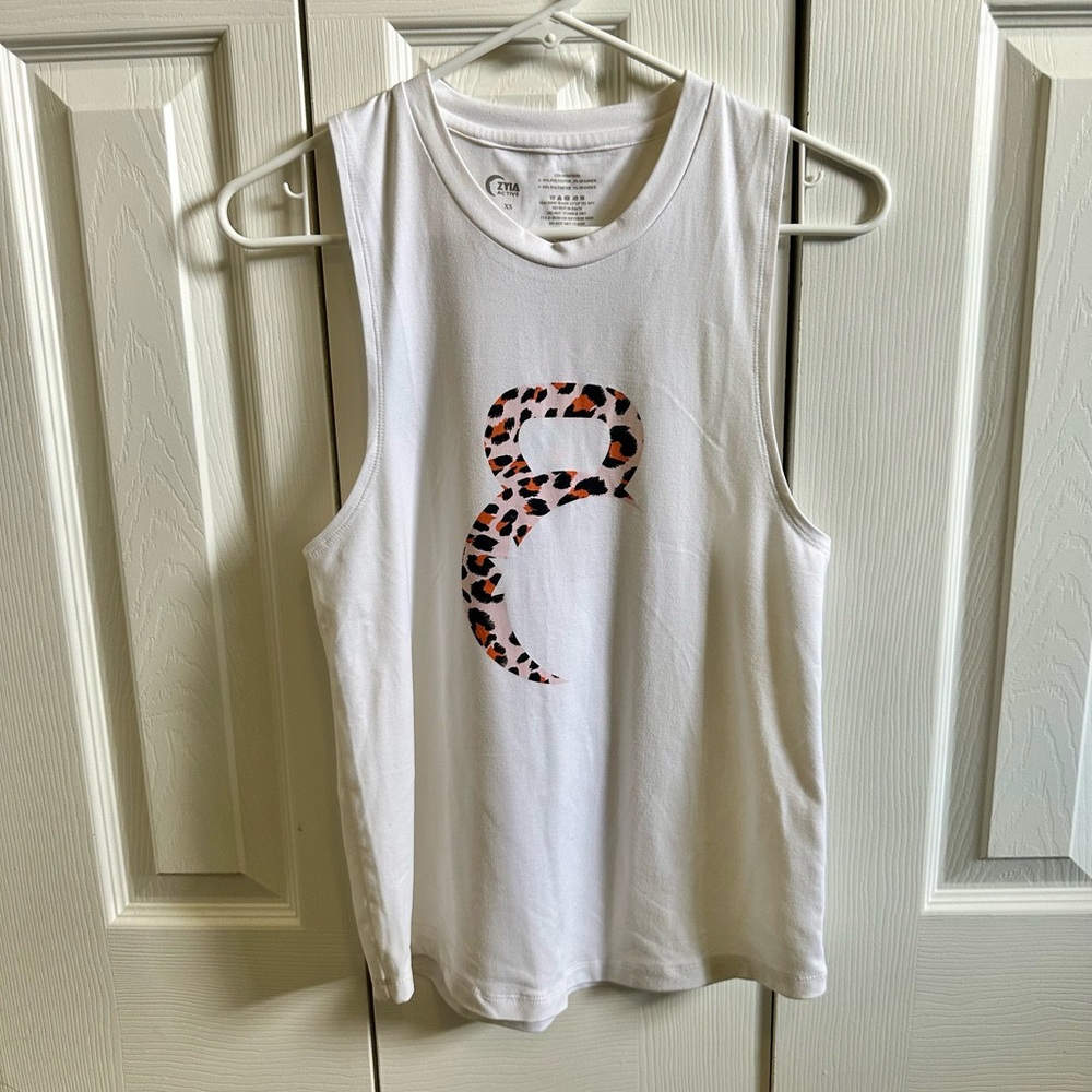 ✨NWOT✨ Zyia Leopard Kettle Moon Tank